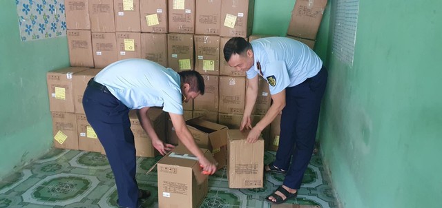 Đoàn kiểm tra phát hiện nhiều máy đo nồng độ oxy trong máu và nhịp tim không rõ nguồn gốc xuất xứ.