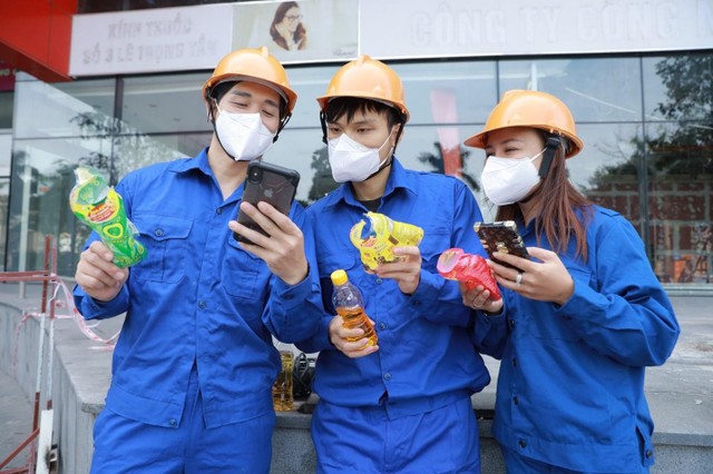 Chương trình “Xé ngay trúng liền” đang mang đến cơ hội vừa giải khát vừa trúng thưởng cho hàng ngàn khách hàng.