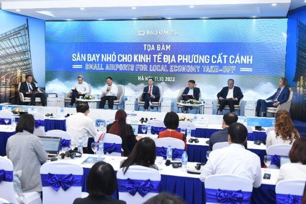 Các đại biểu tham dự tọa đàm "Sân bay nhỏ cho Kl992 cổng game cá cược địa phương cất cánh" do Báo Kl99ok phiên bản mới tổ chức ngày 11/10.