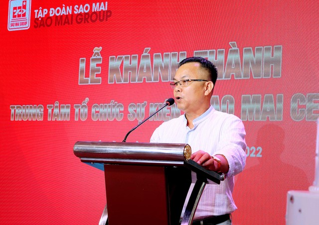 Ông Trần Văn Tuấn - Giám đốc Resort Sao Mai Vũng Tàu chào mừng quan khách tham dự sự kiện khánh thành.