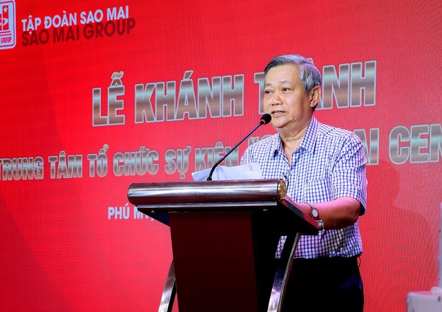 Ông Lê Văn Khanh - Chủ tịch Hội đồng Phát triển Du lịch Sao Mai Group cảm ơn sự quan tâm, tạo điều kiện và những tình cảm mà chính quyền địa phương đã dành cho Kl994 game bài casino hấp dẫn.