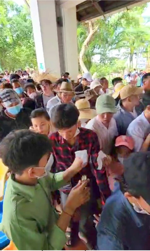 Lượng du khách đi Cáp treo Núi Cấm tăng đột biến so với năm ngoái - tín hiệu rất đáng phấn khởi cho mùa trẩy hội xuân trên Thiên Cấm Sơn.