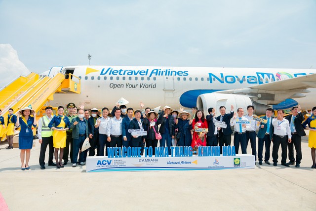 Chuyến bay charter đầu tiên kết nối thành phố Daegu, Hàn Quốc và Cam Ranh, Việt Nam.
