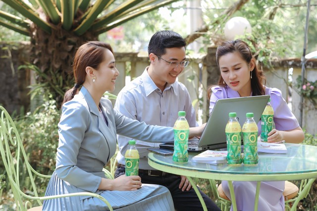 Giải tỏa căng thẳng mệt mỏi, giải nhiệt Kl993 Đăng nhập Giải trí bằng các thức uống tốt cho sức khỏe như Trà Xanh Không Độ giúp nhiều người trẻ làm việc hiệu quả hơn trong mùa cuối năm.