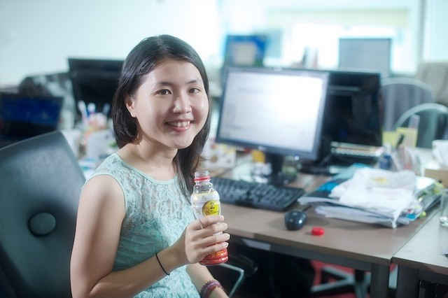Nhiều người trẻ ưu tiên sử dụng Trà thanh nhiệt Dr Thanh để thanh lọc, làm mát cơ thể khỏi nóng trong người do áp lực công việc, thiếu ngủ và thường xuyên sử dụng đồ ăn nhanh dịp cuối năm.