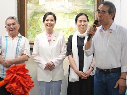 Giáo sư Dam Won Kim Chang Bae phát biểu tại triển lãm Giáo sư Dam Won Kim Chang Bae phát biểu tại triển lãm