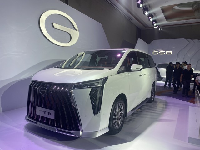 Không gian nội thất của All-New M8 được trang bị chất liệu cao cấp, ghế lái điều chỉnh 12 hướng. Giá bán All-New M8 từ 1,699 - 2,199 tỷ đồng..