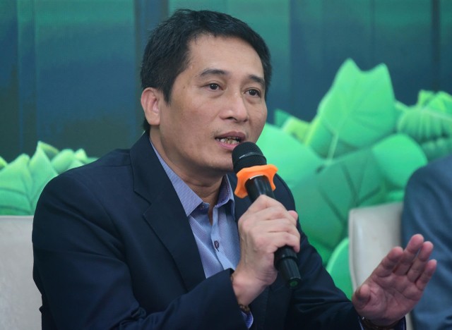 Ông Đào Công Quyết, Trưởng Tiểu ban Truyền thông Hiệp hội các nhà Kl994 nhà cái bóng đá world cup ô tô Việt Nam (VAMA) chia sẻ tại hội thảo. Ảnh Dũng Minh