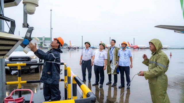 Công tác phòng, chống bão số 3 được triển khai quyết liệt, khẩn trương tại Cảng hàng không quốc tế Nội Bài. Ảnh: NIA