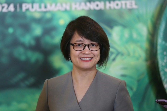 Bà Trần Ngọc Ánh, Giám đốc Ngoại vụ cấp cao tại Heineken Việt Nam cho biết hướng đến Net Zero, Heineken Việt Nam theo đuổi tham vọng đạt phát thải ròng bằng 0 trong Kl994 nhà cái bóng đá world cup vào năm 2030, và phát thải ròng bằng 0 trên toàn bộ chuỗi giá trị vào năm 2040. Ảnh Dũng Minh.