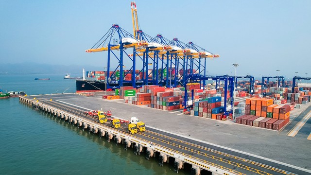Cảng Container Quốc tế Hateco Hải Phòng có khả năng tiếp nhận đồng thời 2 tàu container lớn nhất thế giới, công suất khai thác đạt 2,2 triệu TEU/năm