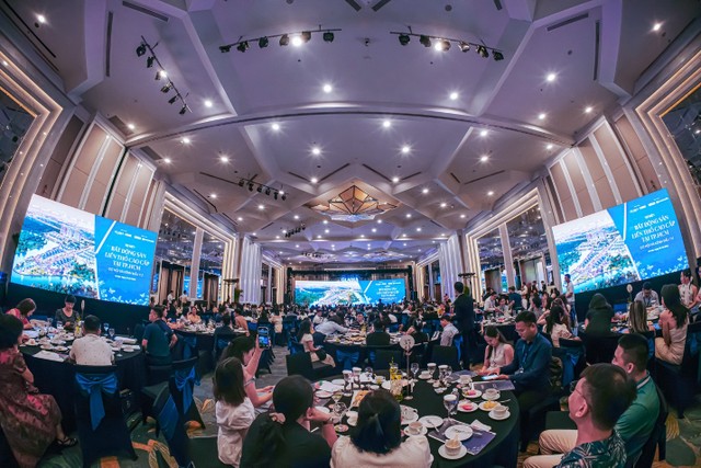 Trước đó, tháng 9/2025, Gladia by the Waters được nhiều nhà Kl99ok phiên bản mới Hà Nội và các khu vực phía Bắc quan tâm.