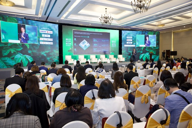 Đông đảo khách mời quan tâm đến chuyển đổi số, chuyển đổi xanh và câu chuyện của Siemens. Ảnh Chí Cường.