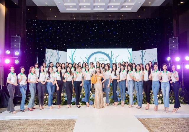 Nữ hoàng Hoa hồng Bùi Thanh Hương tham gia Ban giám khảo để lựa chọn, tìm kiếm ra các đại sứ xanh hoạt động vì môi trường.