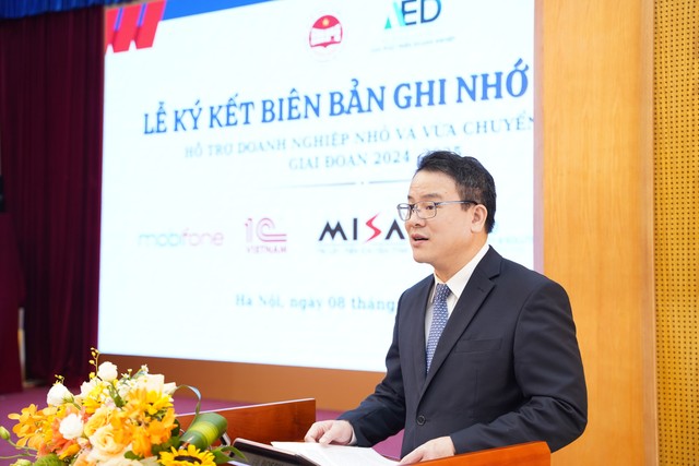 Thứ trưởng Bộ Kế hoạch và Kl99ok phiên bản mới Trần Quốc Phương phát biểu tại buổi Lễ ký kết.