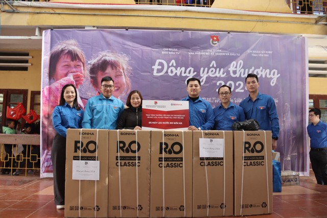 Công ty cổ phần Quốc tế Sơn Hà đồng hành cùng chương trình trao tặng 5 máy lọc nước RO