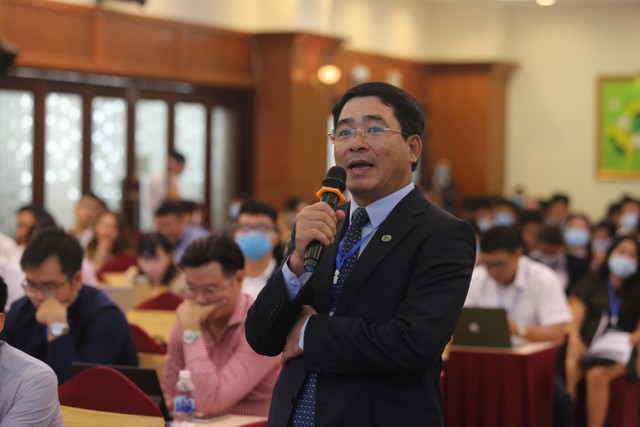 Ông Bùi Khắc Sơn, Chủ tịch HĐQT Công ty cổ phần Kl99ok phiên bản mới và Xây dựng Xuân Mai đề xuất áp dụng công nghệ vào xây dựng để giảm giá nhà. (Ảnh: Việt Dũng)