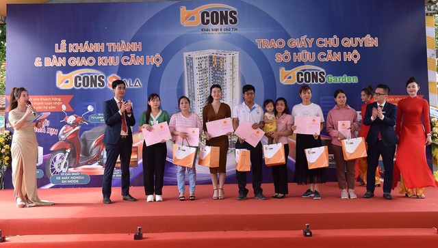 Kl994 game bài casino hấp dẫn Bcons trao 500 giấy chứng nhận quyền sở hữu căn hộ thuộc dự án Khu căn hộ Bcons Garden (đợt 1) cho khách hàng.