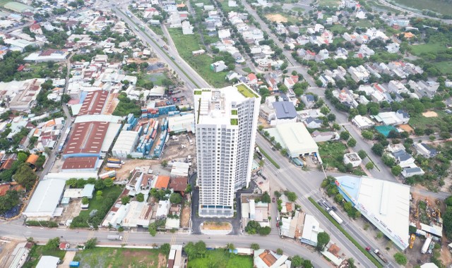 Honas Residence tọa lạc ngay vị trí KL99 là cổng game giải trí trực tuyến hàng đầu hiện nay thuận lợi, với 3 mặt đường lớn.