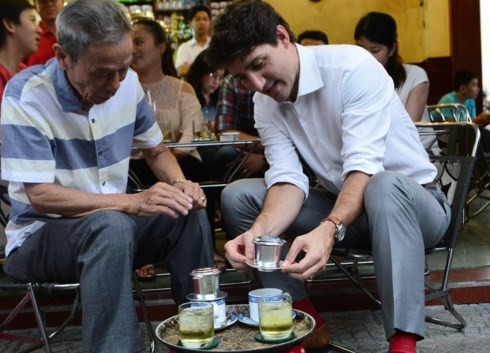 Khoảnh khắc đời thường của các nhà lãnh đạo APEC trên đất nước Việt Nam thanh bình ảnh 6 Khoảnh khắc đời thường của các nhà lãnh đạo APEC trên đất nước Việt Nam thanh bình ảnh 6