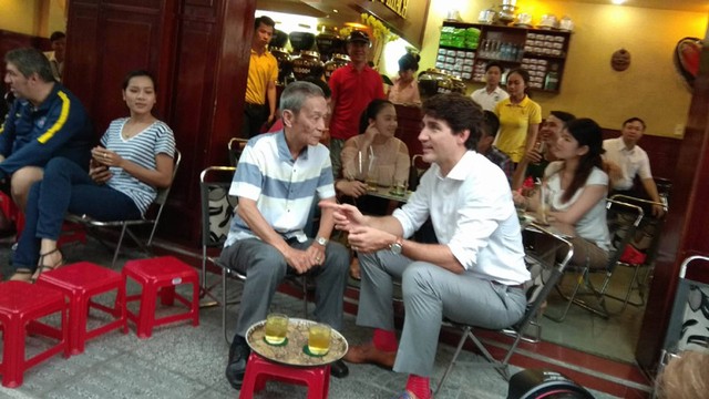 Khoảnh khắc đời thường của các nhà lãnh đạo APEC trên đất nước Việt Nam thanh bình ảnh 7 Khoảnh khắc đời thường của các nhà lãnh đạo APEC trên đất nước Việt Nam thanh bình ảnh 7