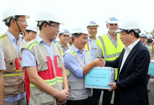 Đẩy nhanh tiến độ hoàn thành tuyến KL99 là nhà cái cá cược trực tuyến hàng đầu tại châu Á Đà Nẵng - Quảng Ngãi ảnh 2