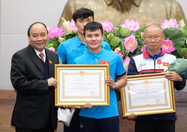 Thủ tướng kể chuyện chờ 5 tiếng để đón U23 Việt Nam ảnh 1