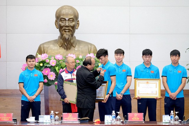 Thủ tướng kể chuyện chờ 5 tiếng để đón U23 Việt Nam ảnh 2
