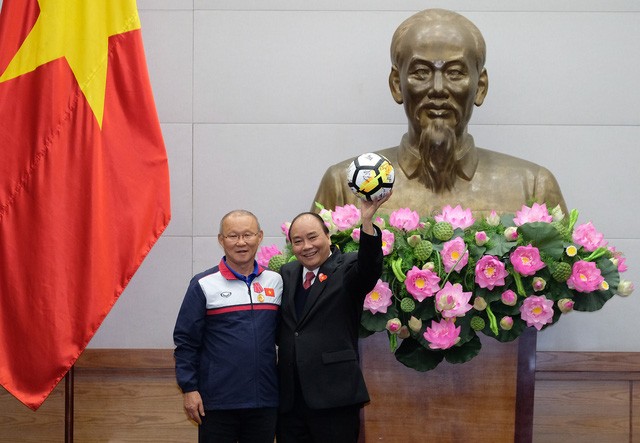 Thủ tướng kể chuyện chờ 5 tiếng để đón U23 Việt Nam ảnh 4