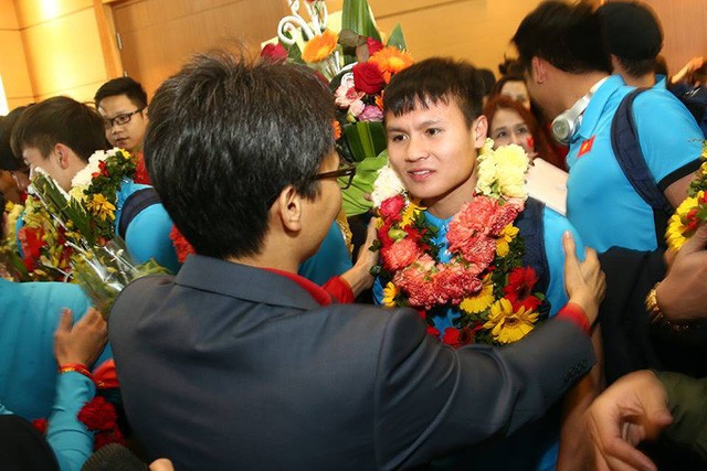 Thủ tướng kể chuyện chờ 5 tiếng để đón U23 Việt Nam ảnh 7