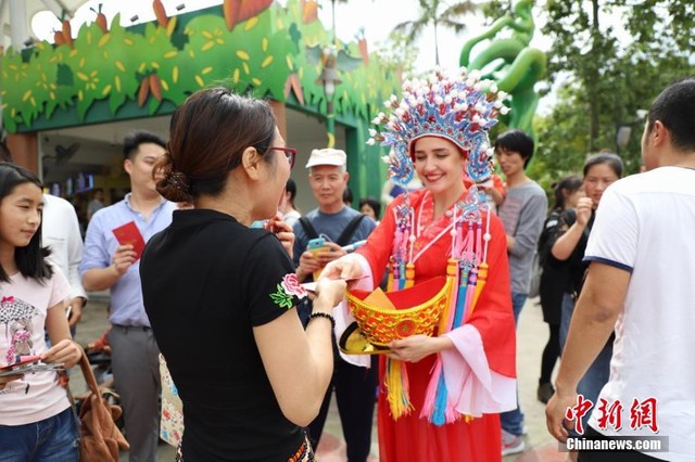 Rước Thần Tài, người Trung Quốc 'quét mã' nhận lì xì online ảnh 12 Rước Thần Tài, người Trung Quốc 'quét mã' nhận lì xì online ảnh 12