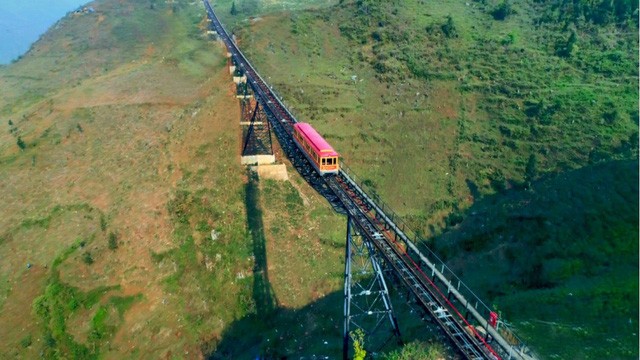 Sắp đưa vào vận hành tàu hỏa leo núi hiện đại nhất Việt Nam ảnh 1
