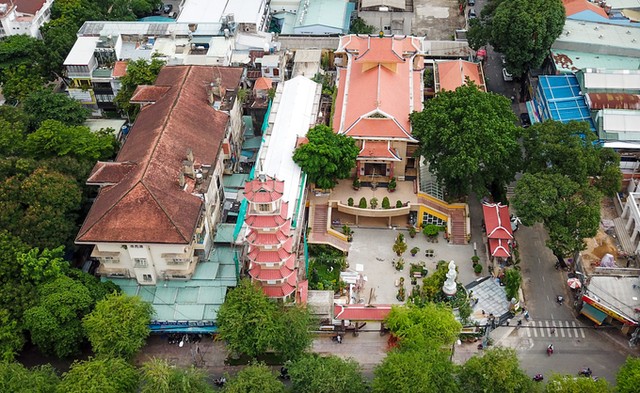 Chùa hơn 50 năm tuổi có tháp chuông cao nhất Sài Gòn ảnh 1