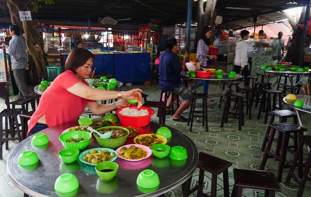 Ngôi chùa hơn 50 tuổi nằm giữa sông ở Sài Gòn ảnh 11