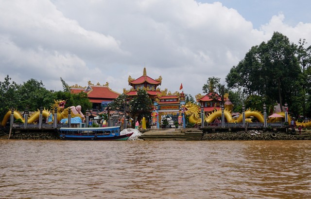 Ngôi chùa hơn 50 tuổi nằm giữa sông ở Sài Gòn ảnh 2