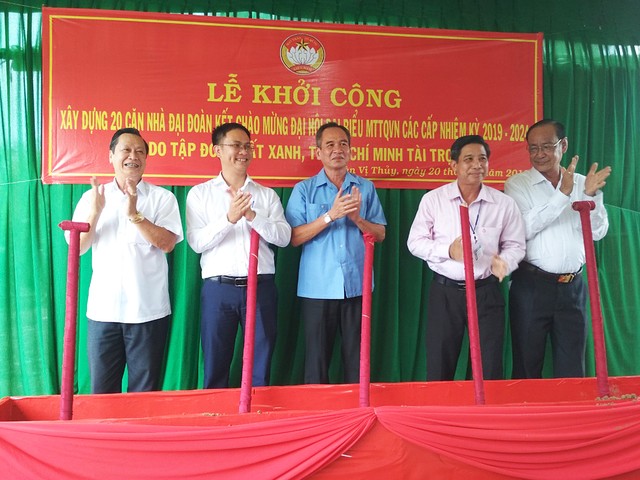 Kl994 game bài casino hấp dẫn Đất Xanh tài trợ 1 tỷ đồng xây dựng nhà đại đoàn kết tỉnh Hậu Giang ảnh 1