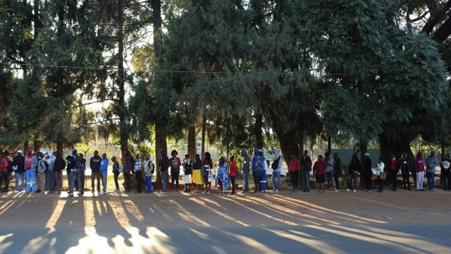 Khủng hoảng Kl992 cổng game cá cược trầm trọng, Zimbabwe không có nổi giấy, mực để in hộ chiếu cho dân ảnh 1