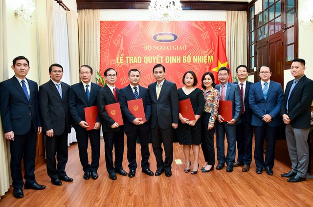 Bổ nhiệm nhân sự Tòa án nhân dân tối cao, Bộ Ngoại giao, Bộ Nông nghiệp và phát triển nông thôn ảnh 1