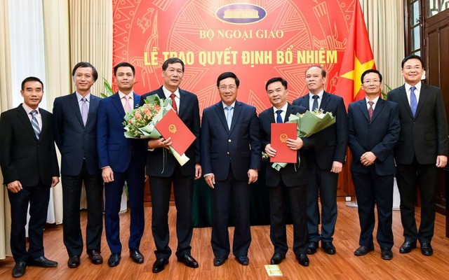 Bộ trưởng Ngoại giao trao quyết định bổ nhiệm 2 Tổng Lãnh sự ảnh 2