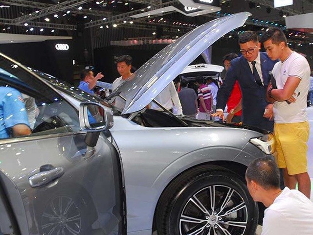 Ô tô giảm tiếp cả trăm triệu đồng, xả kho từ nay đến mùa Tết ảnh 1