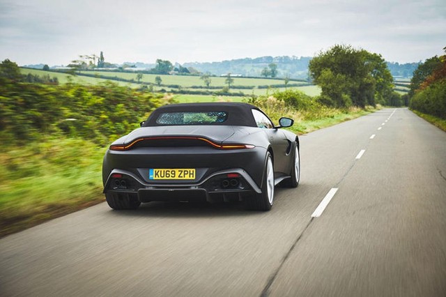 Aston Martin Vantage mui trần lộ những hình ảnh đầu tiên ảnh 2