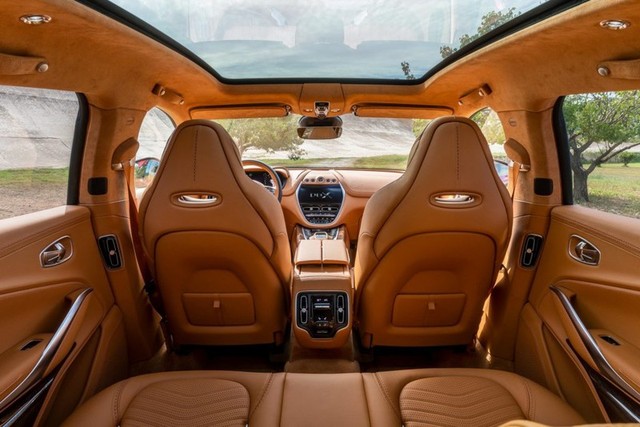 “Siêu” SUV Aston Martin DBX có giá bán khởi điểm từ 189.000 USD ảnh 1