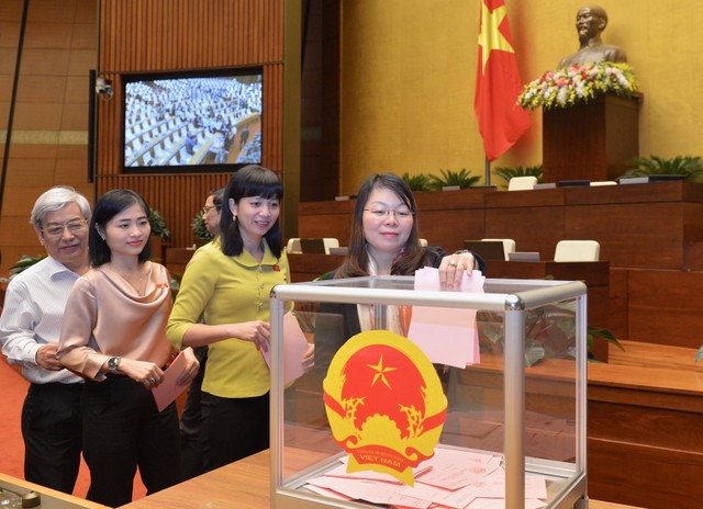 Đại biểu Hoàng Thanh Tùng được giới thiệu bầu vào Ủy ban Thường vụ Quốc hội ảnh 1