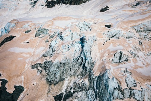 Sông băng trên núi New Zealand chuyển màu đỏ ảnh 1