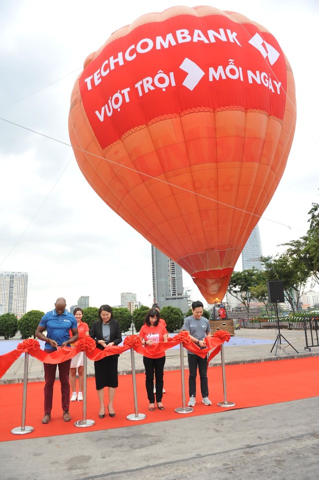 Hàng chục nghìn vận động viên chinh phục cung đường xanh tại giải Marathon quốc tế Thành phố Hồ Chí Minh Techcombank 2019 ảnh 2