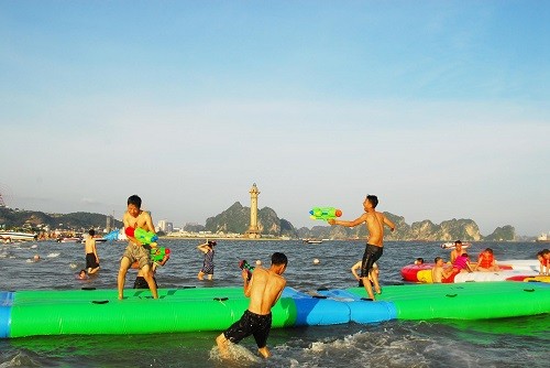 Du lịch Quảng Ninh hậu Covid-19: Đón lượng du khách đông kỷ lục ảnh 1
