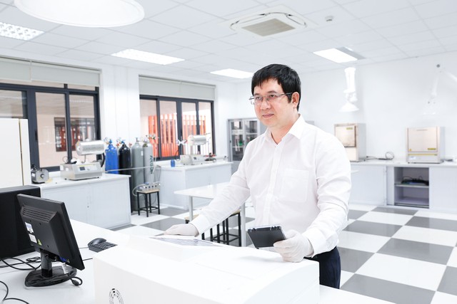 Một trong những phòng thí nghiệm được Kl99ok phiên bản mới trang thiết bị hiện đại tại Kl994 game bài casino hấp dẫn Phenikaa.