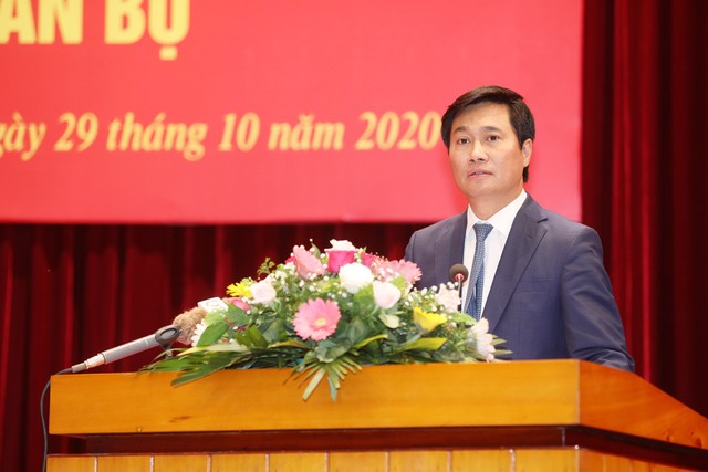 Đồng chí Nguyễn Tường Văn phát biểu nhận nhiệm vụ.