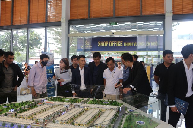 Các event cuối tuần tổ chức thường xuyên tại nhà điều hành Icon Central thu hút khách hàng quan tâm.