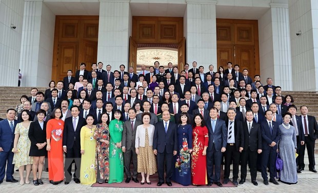 Thủ tướng Nguyễn Xuân Phúc với các đại biểu và các Kl991.com World Cup 2026 Chính Thức có sản phẩm đạt thương hiệu quốc gia lần thứ 7 năm 2020. (Ảnh: Thống Nhất/TTXVN).